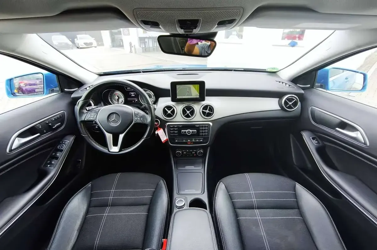 Gebraucht Mercedes GLA250 211 PS (155 kW) 2015 Blau SUV