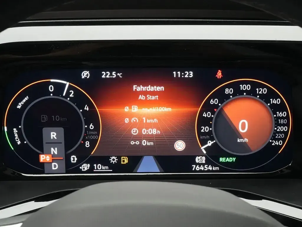 Gebraucht VW Multivan Energetic 218 PS (160 kW) 2022 Candy weiss Van / Kleinbus