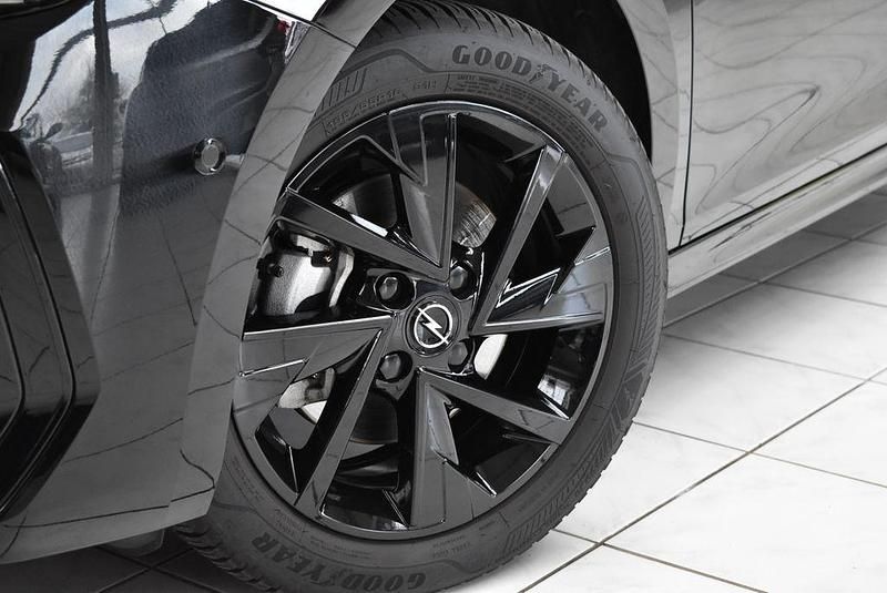 Gebraucht Opel Corsa 101 PS (74 kW) 2023 Schwarz karbon schwarz met. Kleinwagen