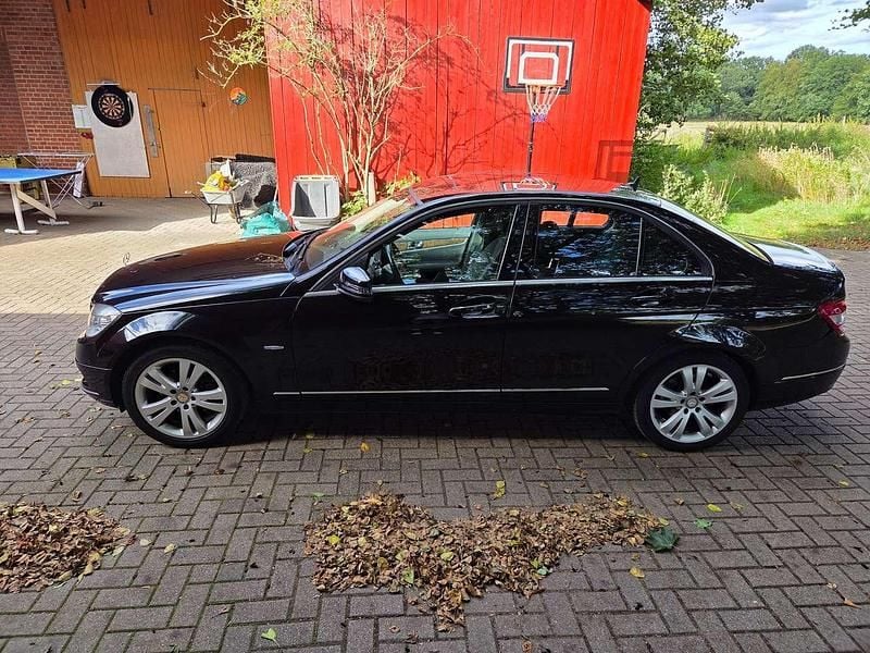 Schwarz Gebraucht 2010 Mercedes C180 Limousine | 4.999 € (Superpreis) - Bild 1/4