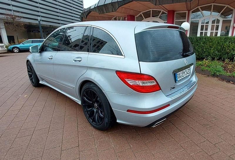 Gebraucht Mercedes R320 230 PS (169 kW) 2011 Silber Van / Kleinbus