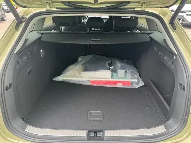 Gebraucht Skoda Superb 150 PS (110 kW) 2025 Gelb Kombi