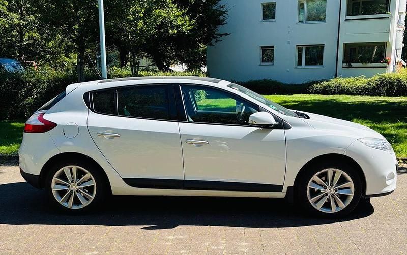 Gebraucht Renault Mégane Luxe 131 PS (96 kW) 2010 Weiß Limousine