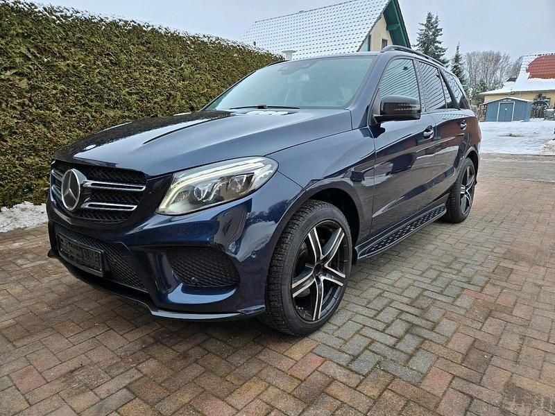 Blau Gebraucht 2017 Mercedes GLE350 AMG line SUV | 35.550 € (Fairer Preis) - Bild 1/4