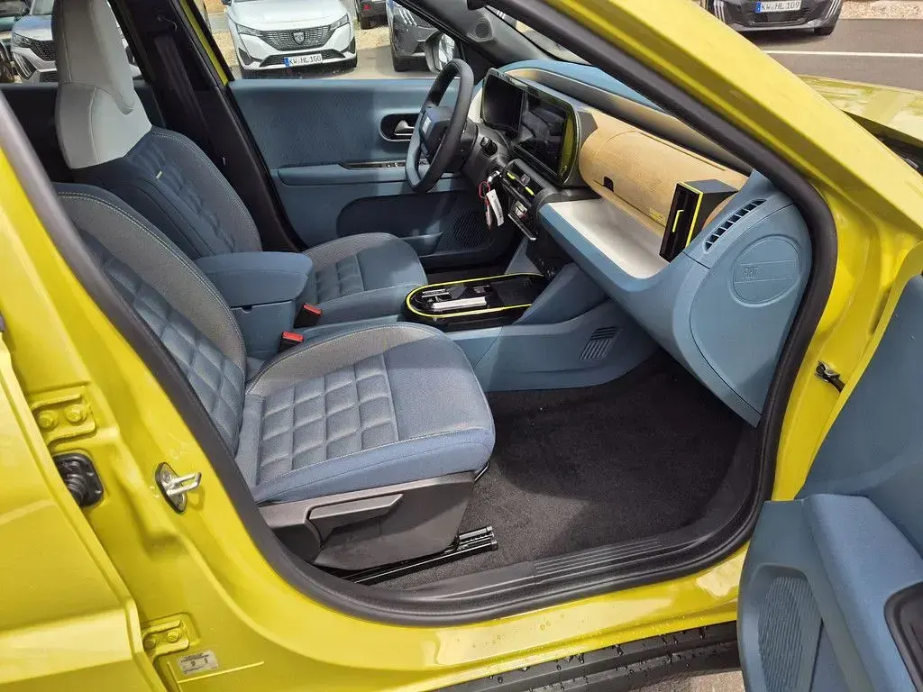 Neu Fiat Grande Panda La Prima 101 PS (74 kW) 2026 Gelb Kleinwagen