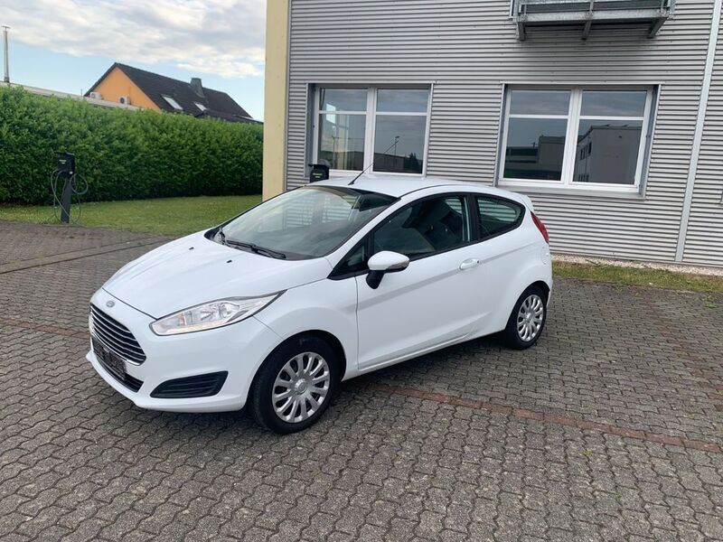 Weiß Gebraucht 2015 Ford Fiesta Trend Kleinwagen | 5.300 € (Fairer Preis) - Bild 1/4