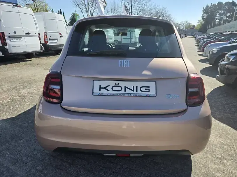 Gebraucht Fiat 500e Icon 86 kW (118 PS) 2023 Rose gold (5cf) Limousine