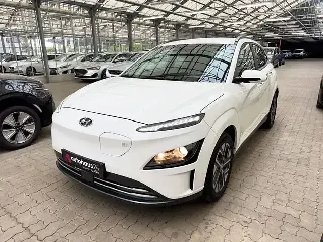 Gebraucht Hyundai Kona Select 100 kW (136 PS) 2022 Weiß SUV