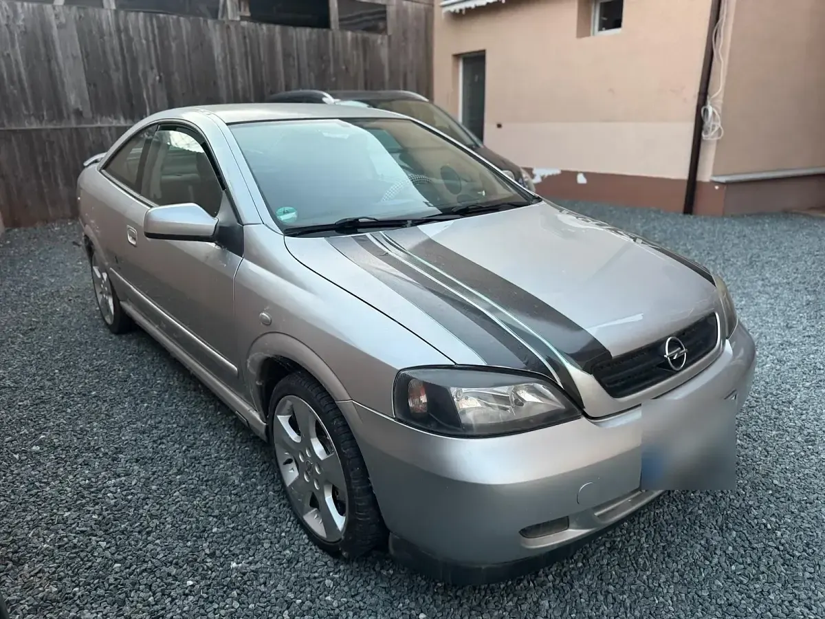 Gebraucht Opel Astra 147 PS (108 kW) 2001 Silber Coupé