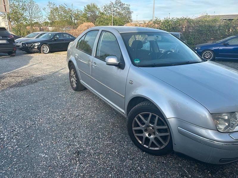 Second-hand VW Bora 105 CP (77 kW) 2002 Argintiu Berlinǎ