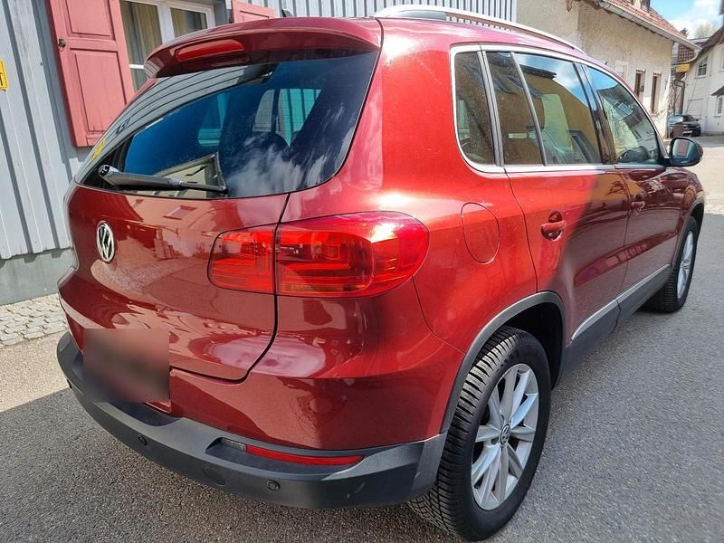 Gebraucht VW Tiguan 140 PS (102 kW) 2013 Rot SUV