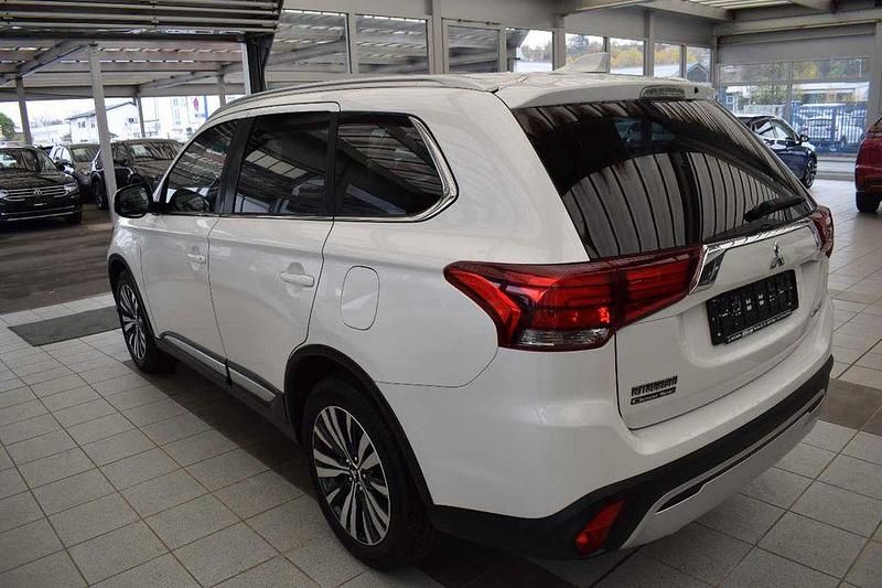 Gebraucht Mitsubishi Outlander Active 150 PS (110 kW) 2019 Weiß SUV