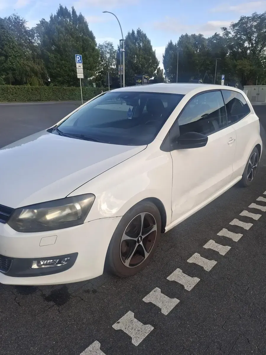 Gebraucht VW Polo 77 PS (56 kW) 2011 Weiß Kleinwagen