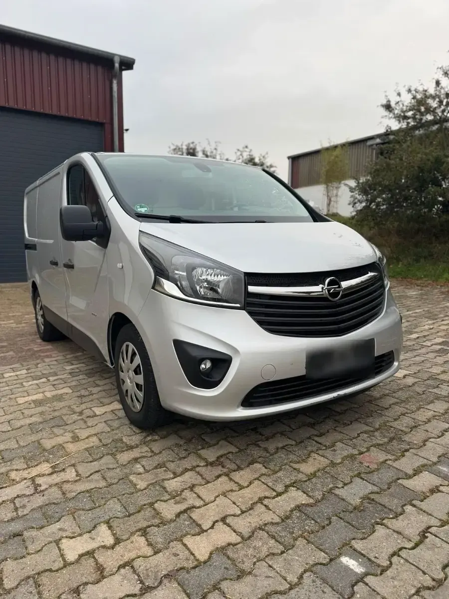 Usata Opel Vivaro 145 CV (106 kW) 2016 Argento Monovolume