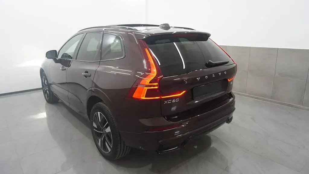 Gebraucht Volvo XC60 Plus 250 PS (183 kW) 2025 Rot SUV