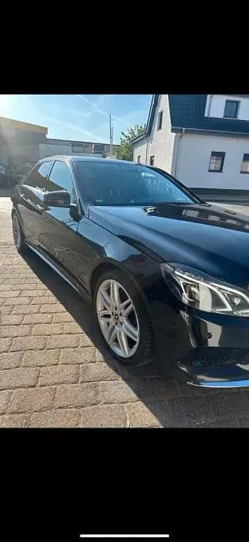 Gebraucht Mercedes E350 AMG line 258 PS (189 kW) 2017 Schwarz Limousine