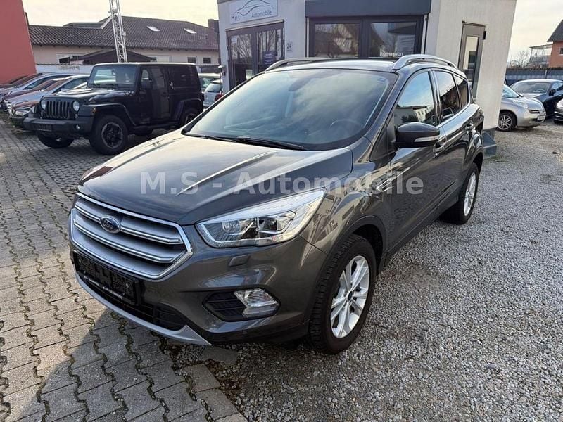 Gebraucht Ford Kuga Titanium 150 PS (110 kW) 2018 Grau SUV