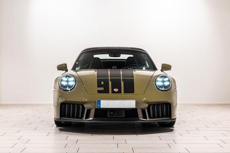 Neu Porsche 992 485 PS (356 kW) 2025 Gold Cabrio