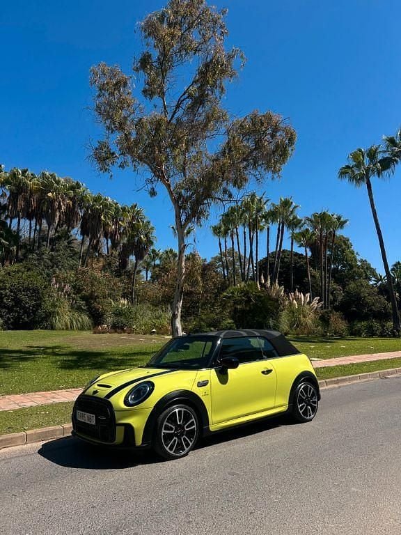 Grün Gebraucht 2021 Mini John Cooper Works Cabriolet Cabrio | 34.800 € (Teuer) - Bild 1/2