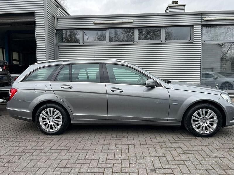 Gebraucht Mercedes C180 156 PS (114 kW) 2012 Grau Kombi