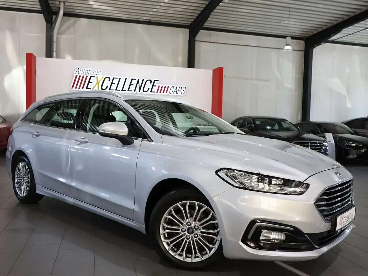 Usado Ford Mondeo Titanium 190 CV (139 kW) 2022 Plateado Familiar