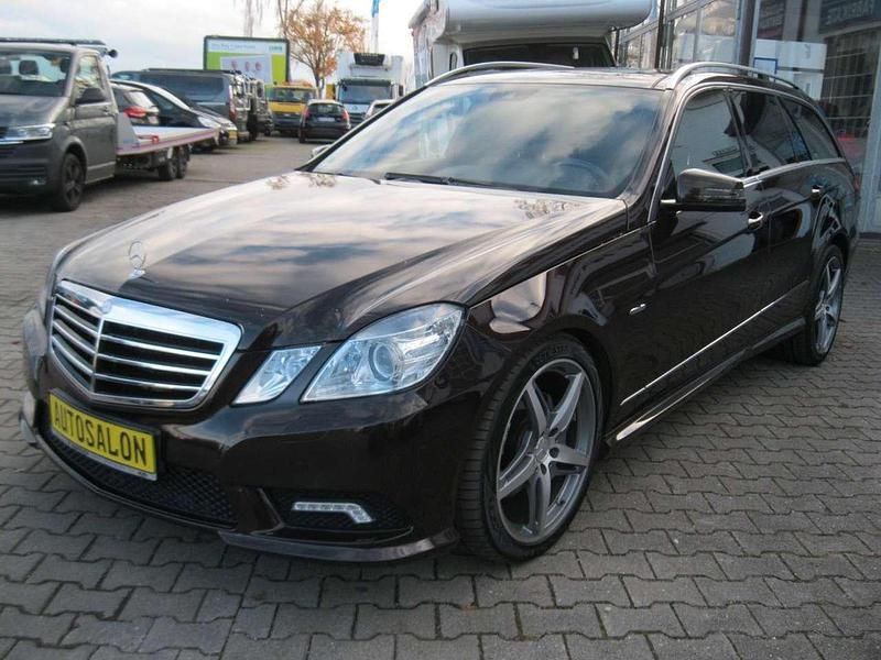 Braun Gebraucht 2011 Mercedes E350 Avantgarde Kombi | 10.890 € (Fairer Preis) - Bild 1/4