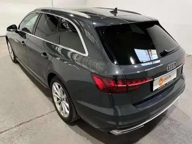 Gebraucht Audi A4 Advanced 150 PS (110 kW) 2021 Grau Kombi