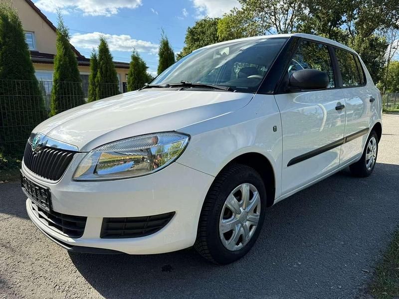 Weiß Gebraucht 2011 Skoda Fabia Special Kleinwagen | 3.900 € (Fairer Preis) - Bild 1/4