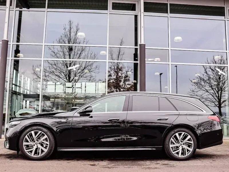 Gebraucht Mercedes E300 Avantgarde 204 PS (150 kW) 2025 Schwarz Kombi