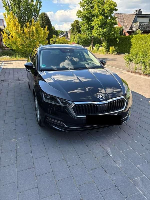 Schwarz Gebraucht 2020 Skoda Octavia First Edition Kombi | 22.890 € (Fairer Preis) - Bild 1/4
