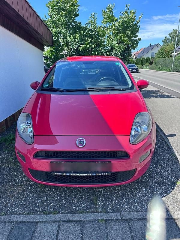 Rot Gebraucht 2013 Fiat Punto Kleinwagen | 2.600 € (Fairer Preis) - Bild 1/4
