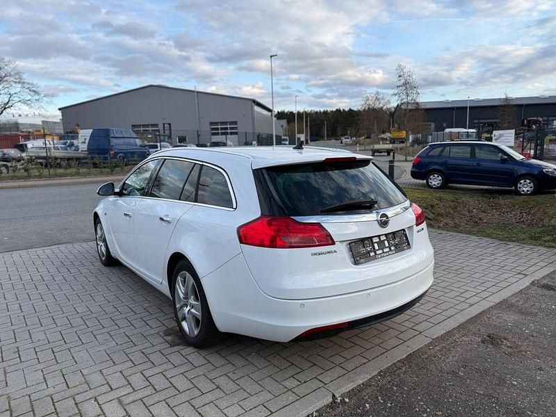 Gebraucht Opel Insignia Innovation 160 PS (117 kW) 2011 Weiß Kombi