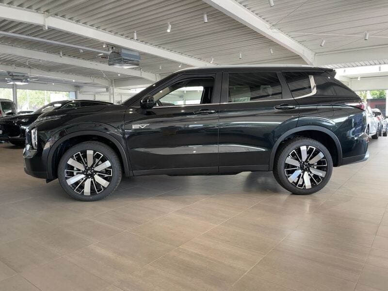 Neu Mitsubishi Outlander P-HEV Edition 306 PS (225 kW) 2025 Schwarz Limousine