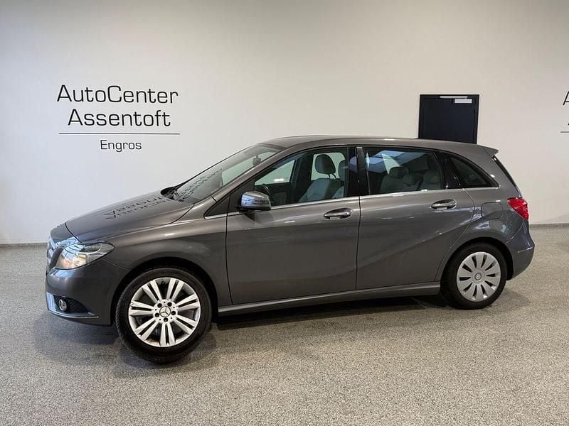 Gebraucht Mercedes B200 156 PS (114 kW) 2014 Grau Van / Kleinbus