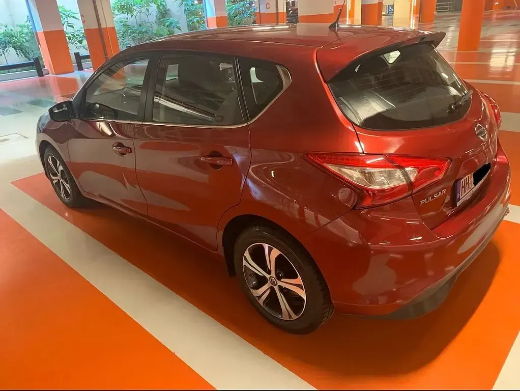 Gebraucht Nissan Pulsar Tekna 116 PS (85 kW) 2014 Rot Kleinwagen