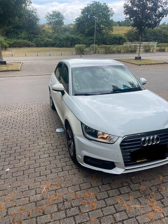 Weiß Gebraucht 2017 Audi A1 Sportback Kleinwagen | 8.300 € (Guter Preis) - Bild 1/4