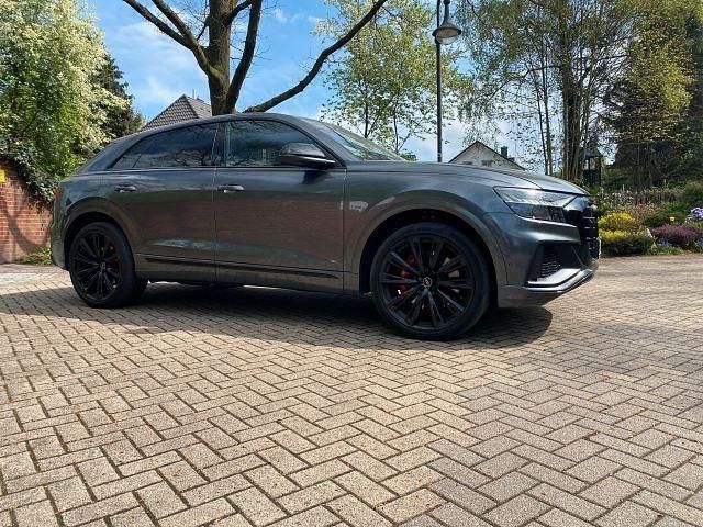 Gebraucht Audi SQ8 Business 507 PS (372 kW) 2024 Grau SUV