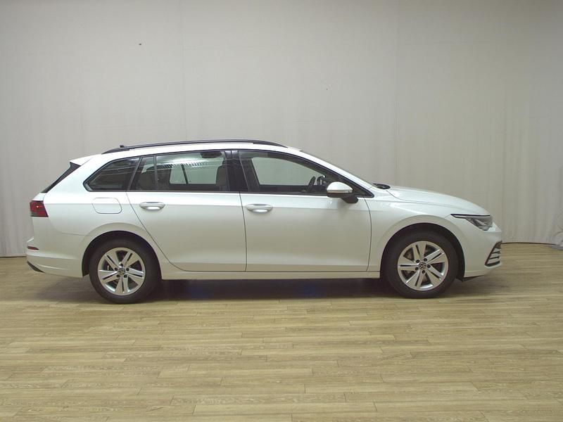 Weiss Gebraucht 2022 VW Golf VIII Life Kombi | 16.980 € (Guter Preis) - Bild 1/4