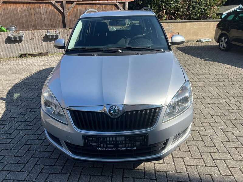 Brilliantsilber metallic Gebraucht 2010 Skoda Fabia Ambiente Kombi | 1.999 € (Guter Preis) - Bild 1/4