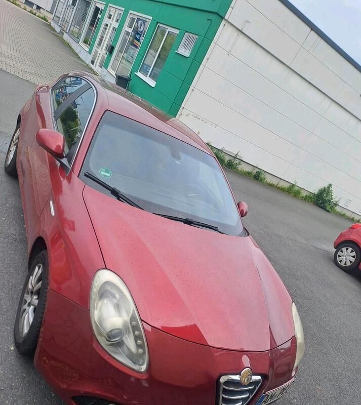 Rot Gebraucht 2011 Alfa Romeo Giulietta Kleinwagen | 2.200 € (Superpreis) - Bild 1/4
