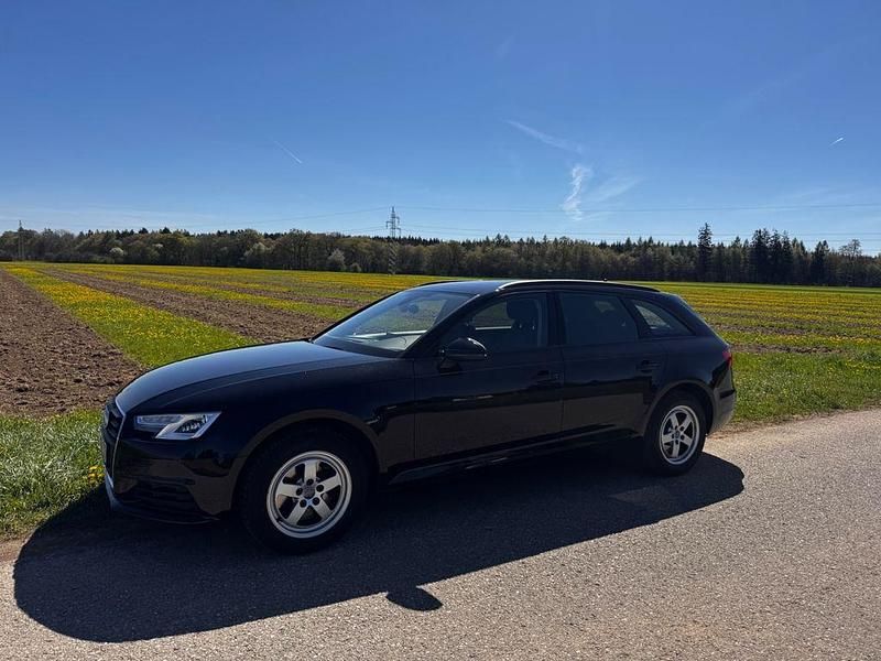 Gebraucht Audi A4 Basis 150 PS (110 kW) 2017 Schwarz Kombi