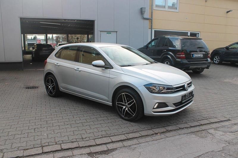 Gebraucht VW Polo Comfortline 75 PS (55 kW) 2018 Silber Kleinwagen