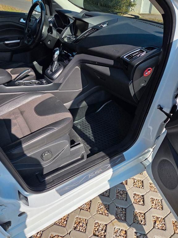 Gebraucht Ford Kuga Individual 179 PS (131 kW) 2016 Weiß SUV