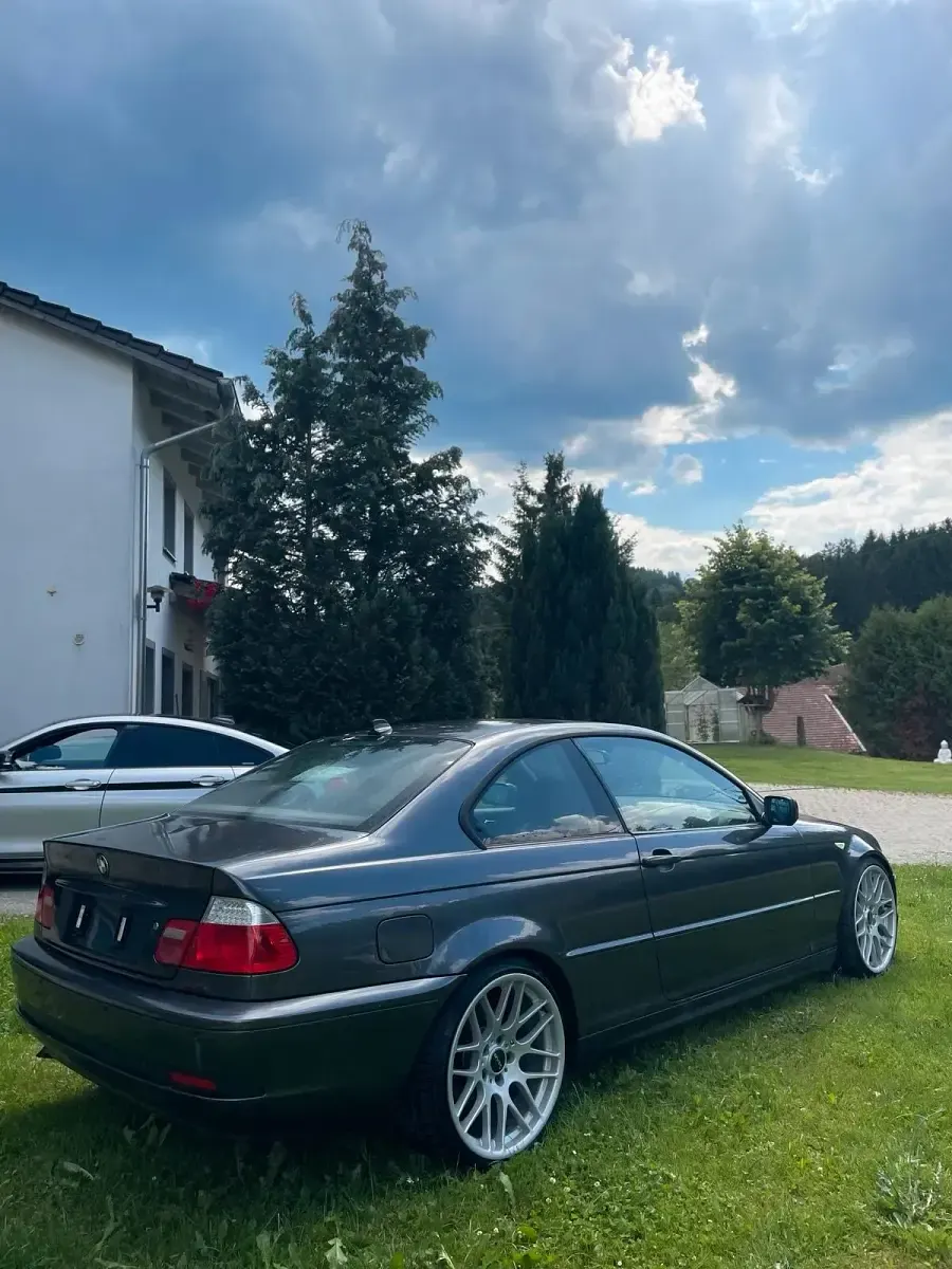 Gebraucht BMW 320 150 PS (110 kW) 2005 Grau Coupé