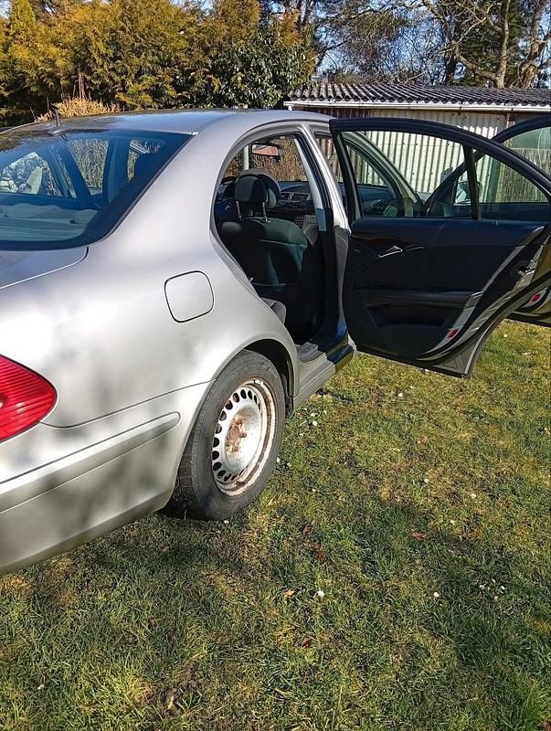 Gebraucht Mercedes E200 122 PS (89 kW) 2004 Grau Limousine