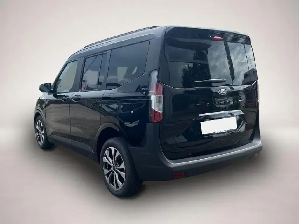 Gebraucht Ford Tourneo Courier Titanium 125 PS (91 kW) 2025 Manufacturer Van / Kleinbus