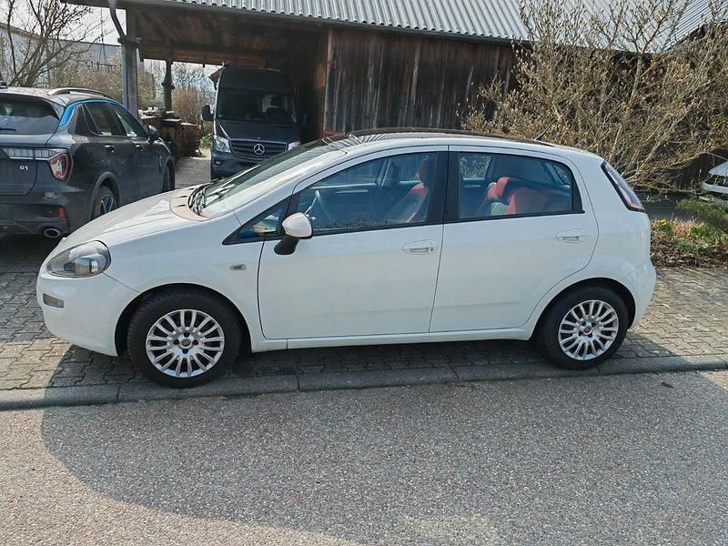 Gebraucht Fiat Punto More 86 PS (63 kW) 2012 Weiß Kleinwagen