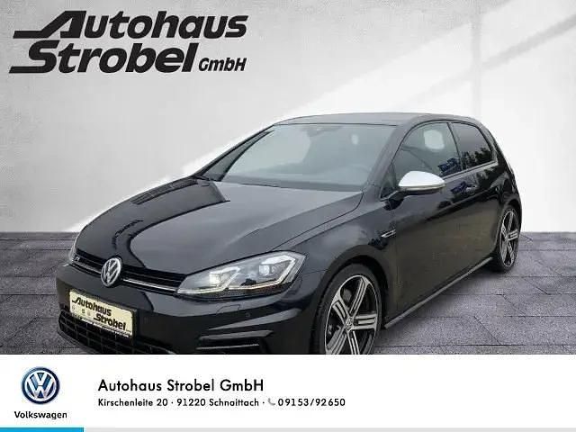 Schwarz deep black perleffekt (metallic) Gebraucht 2019 VW Golf VII R Limousine | 25.890 € (Fairer Preis) - Bild 1/3