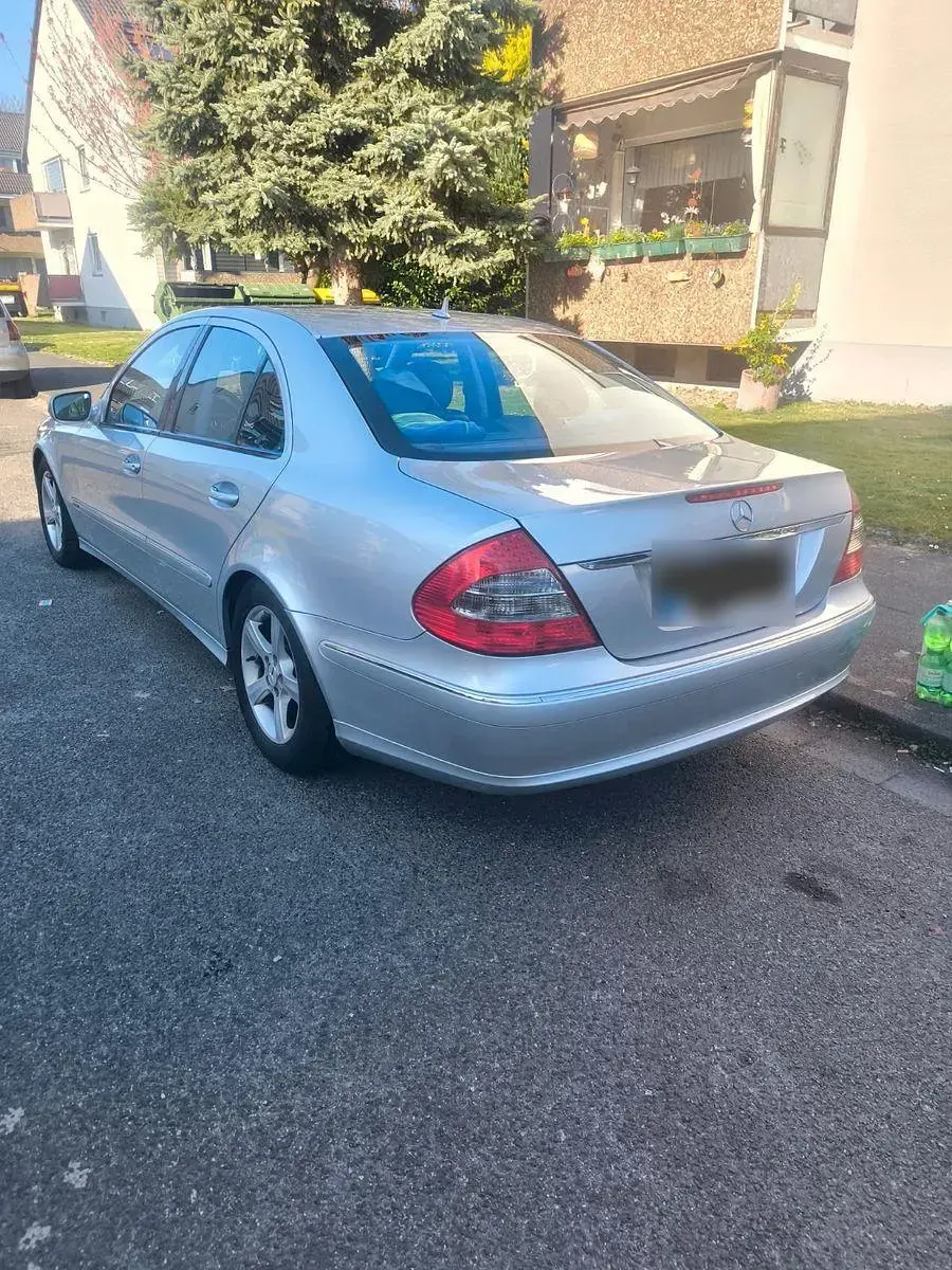 Gebraucht Mercedes E220 Avantgarde 170 PS (125 kW) 2006 Silber Limousine