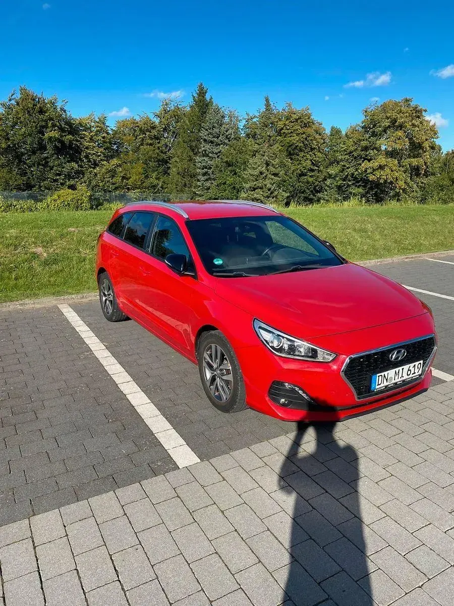 Gebraucht Hyundai i30 Trend 120 PS (88 kW) 2018 Rot Kombi